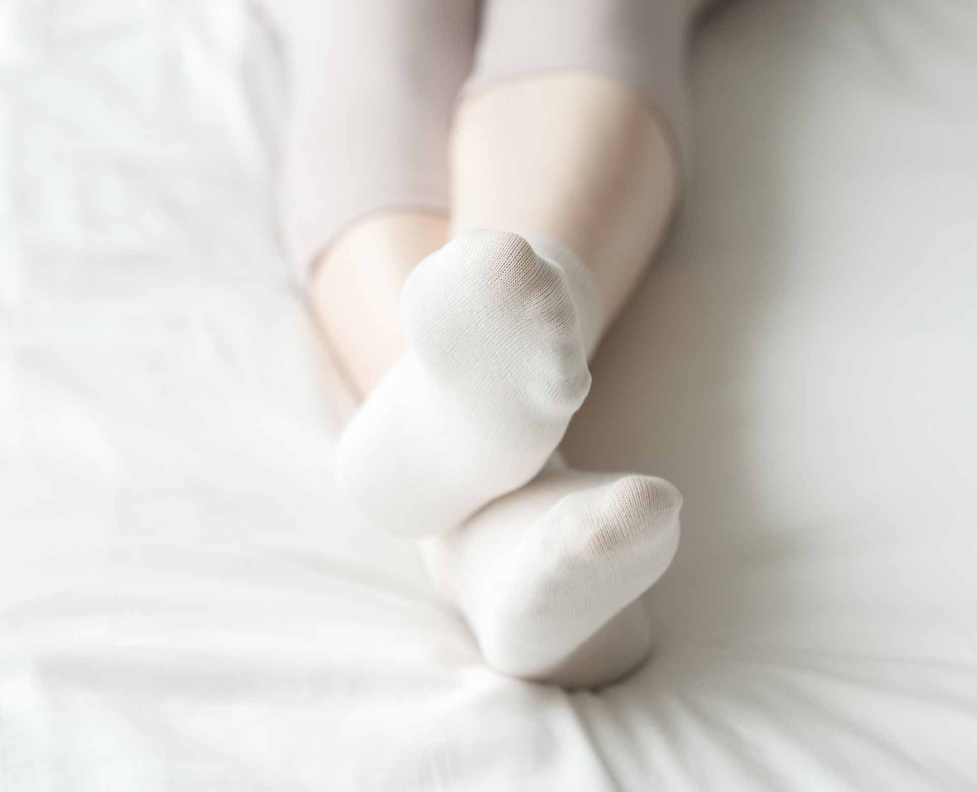 Socken im Bett.