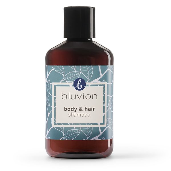 Das Body and Hair Shampoo von Bluvion ist ein absoluter Allrounder im Badezimmer.