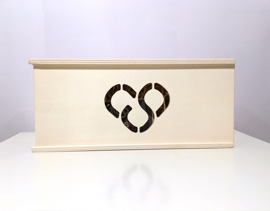 Handgemachte Holzbox mit Herz