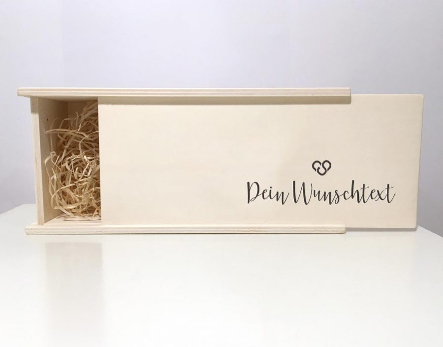 Personalisierbare Holzbox mit deinem Wunschmotiv oder Wunschtext – handgemacht aus dem Bregenzerwald