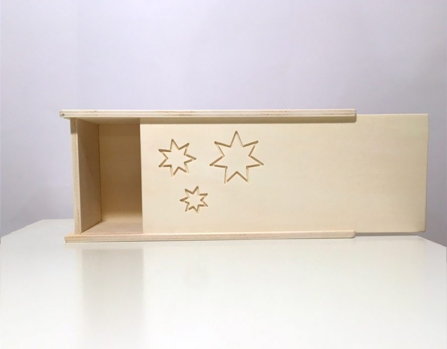 Handgemachte Holzbox mit Sternenmotiv von cosa Kosmetik