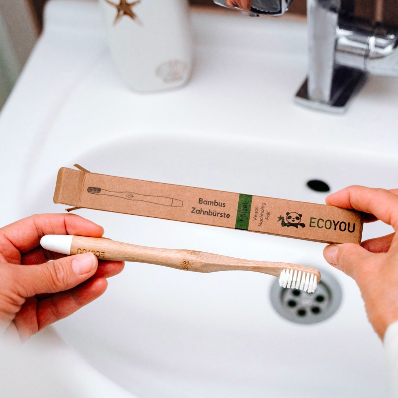 Vegane Zahnbürste aus Bambus mit BPA-freien Borsten von EcoYou